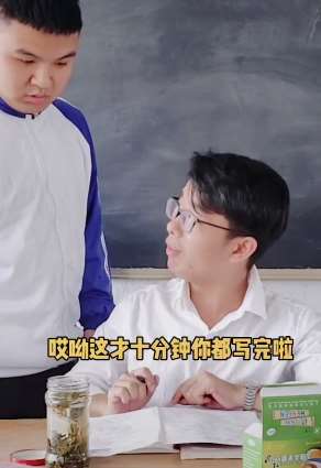 蛙哥校园搞笑:考试提前交卷,这事当年你干过吗?