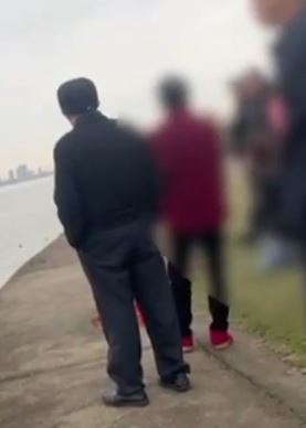 男子钱塘江边钓鱼被潮水卷走溺亡