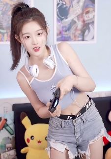 扎马尾的小姐姐「康康有毒」发打游戏日常vlog 网友:我陪你一起玩