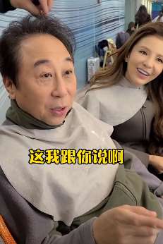 2021年春晚彩排：冯巩、朱迅后台聊家常