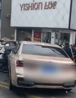 天津2小客车对向行驶相撞致多人受伤