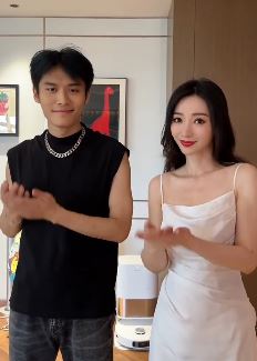 柳岩与疯狂小杨哥同框跳宝贝在干嘛引网友热议
