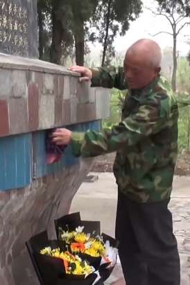 河南洛阳一父子接力义务守烈士墓53年