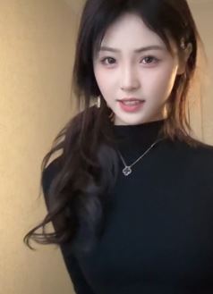 甜美小姐姐「心尖」黑色系穿搭分享居家好状态 网友:美到骨子里了