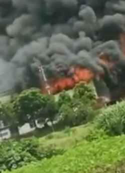 江苏常州一油品公司厂里着火 无人员伤亡