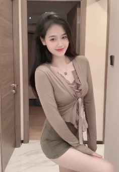 甜美小姐姐「晴晴」居家害羞玩摸腿杀,网友:看似扭捏,实则拿捏!