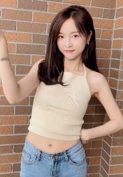 吴宣仪发快手展示夏天该有的样子 网友：海南平行小公举！