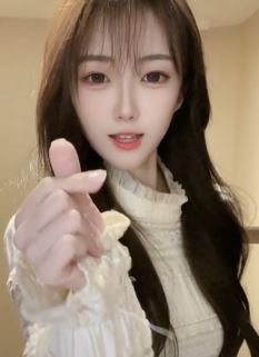 甜美女主播「小雷同学」居家跳甜甜的手势舞,有没有跳进你的心里?