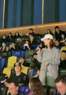 杨紫现身大约在冬季首映礼，竟没发现刘昊然就在身边！