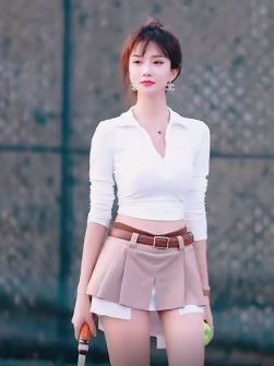 小姐姐这是打网球,还是秀身材呢?网友:打球就算了身材可以!