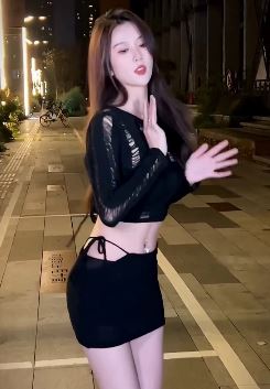 性感小姐姐「张婧彤」夜晚街头跳呜呼丝滑卡点舞 网友:从未见过如此好看的美女!