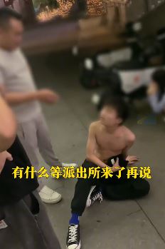 广州一男子尾随女孩脱光上衣欲猥亵被路人制止