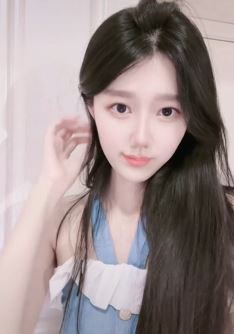 重庆女主播「小美公主」穿露肩美裙分享日常好气色 网友:薯片仙女