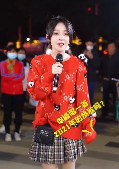 网红歌手「鱼闪闪」街头热歌串烧,2021年这些热歌你都听过吗?