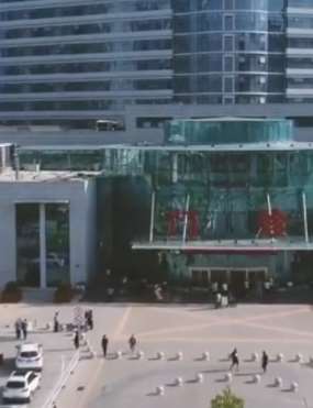 网友曝渭南市中心医院凭职称停车 曾违规收取停车费被罚