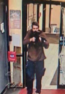 美国缅因州突发枪击事件致22人死亡 枪手仍然在逃