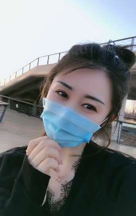 你觉得小姐姐是戴着口罩美 还是摘掉口罩美？