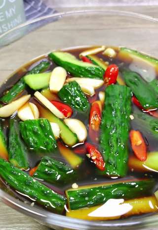 腌黄瓜的腌制方法，酸辣脆爽特别好吃！