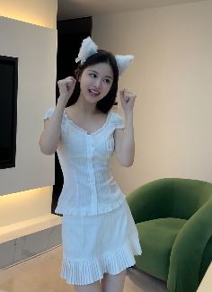网红小姐姐「小思思」甜美可爱穿搭居家跳宅舞 网友:小版刘亦菲