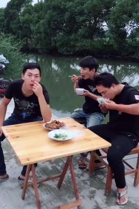 农村搞笑视频集锦 让你笑的停不下来！