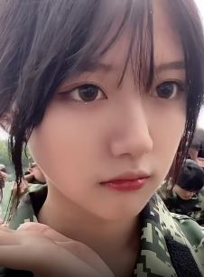 山东小姐姐「小硕」晒军训,有没有初恋般的感觉?网友:要是我女朋友多好呀!