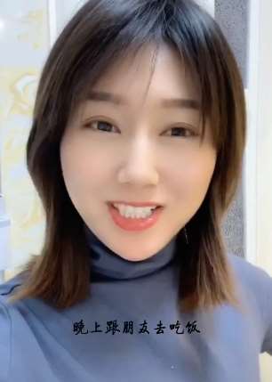 喜庆美女分享身边搞笑的事情