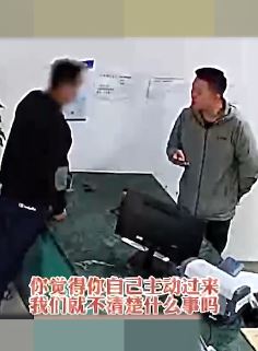 男子报警求助解冻银行卡被抓 警方：涉嫌洗钱
