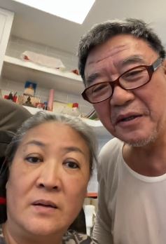 演员李立群发抖音分享日常Vlog 与老婆同框向大家问好