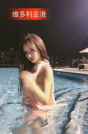水中美女分外美,你觉得呢?
