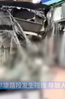 济南2辆公交车相撞致多人受伤送医