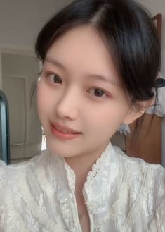 湖南小姐姐「可爱楹」素颜打扮分享生活日常 网友：辛芷蕾既视感