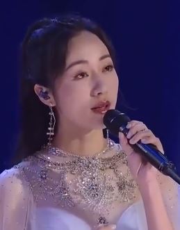 时隔多年后韩雪再唱《飘雪》 听着听着就哭了！