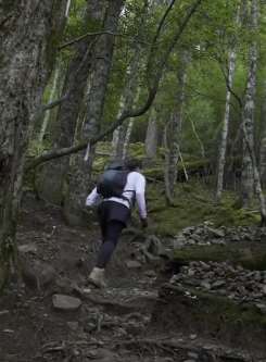 云南雨崩村被誉"世外桃源" 小伙徒步4天记录奇异美景