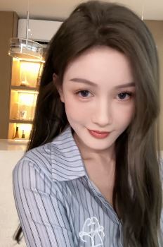 杭州小姐姐「子愉妹妹」短裙配黑S分享性感御姐穿搭