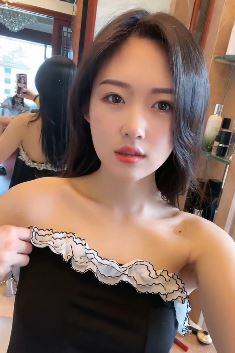 沈阳美女「许千秋」小姐姐自拍欣赏自己的美貌 直男网友:好美好嫩真好看!
