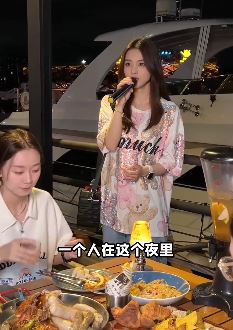 网红小姐姐「金钰晨」cover《别说我的眼泪你无所谓》,爱给了你,我不后悔!