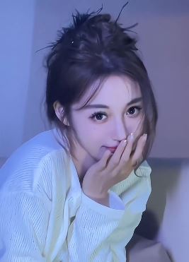好看小姐姐「Sunny」爬床上随拍  网友:真的很难不爱