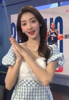 气质小姐姐「金_肉肉」浅跳世界杯手势舞,全世界都在wakawaka!