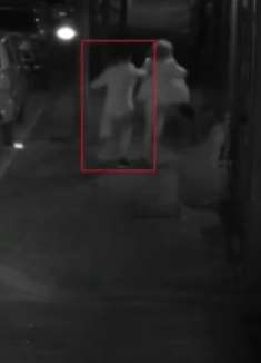 云南曲靖一女子深夜遭男子尾随猥亵
