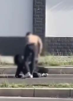 西安当街被打女孩朋友发生：男子威胁不让报警