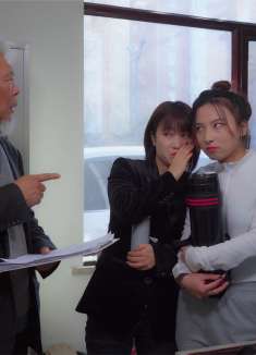 老板经常选下班时开会，这次女员工终于忍不住了，可下有人治他了