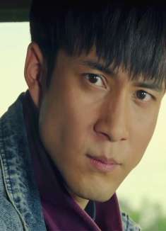 重型卡车陷入铁轨，一群专家束手无策，结果被实习生上了一课