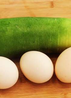 冬天萝卜搭配上鸡蛋，不炒不煮，出锅没想到这么好吃，真的太香了