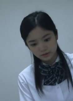 电影：女孩的妈妈变得怪异，突然每天给孩子吃生米生肉