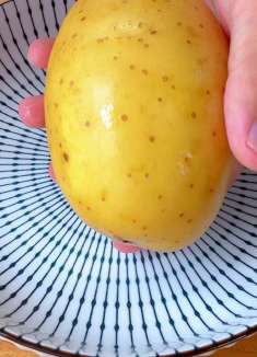 土豆别炒吃了，教你一个没吃过的做法，外香里软，蘸酱蘸汁都好吃