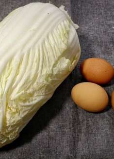 冬天吃白菜季节，搭配上四个鸡蛋，出锅真的太香了，营养美味