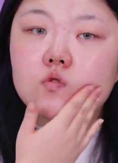大脸妹子现场化妆，妆后真的差距太大了，我都怀疑自己的眼睛了！