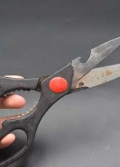 又钝又生锈的剪刀不要扔，教你一招，剪刀立马锋利如新，早知早好