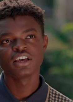 薇诺娜的温室花园：19 岁创作歌手 Miloe 新歌 MV