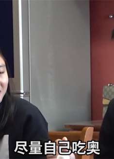 小伙找美女假装自己高中同学来家里，还让美女喂自己吃饭！出事了